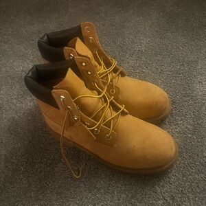 Woman’s timberland size 6 mean and woman 8